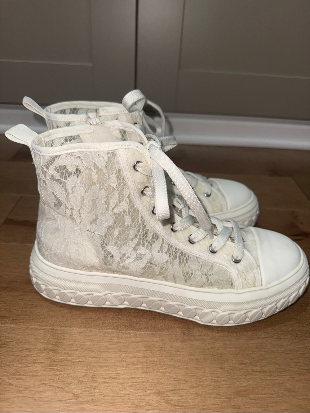 BCBGeneration Sneakers Women Size 7.5 White Lace High Top Platform Wedding